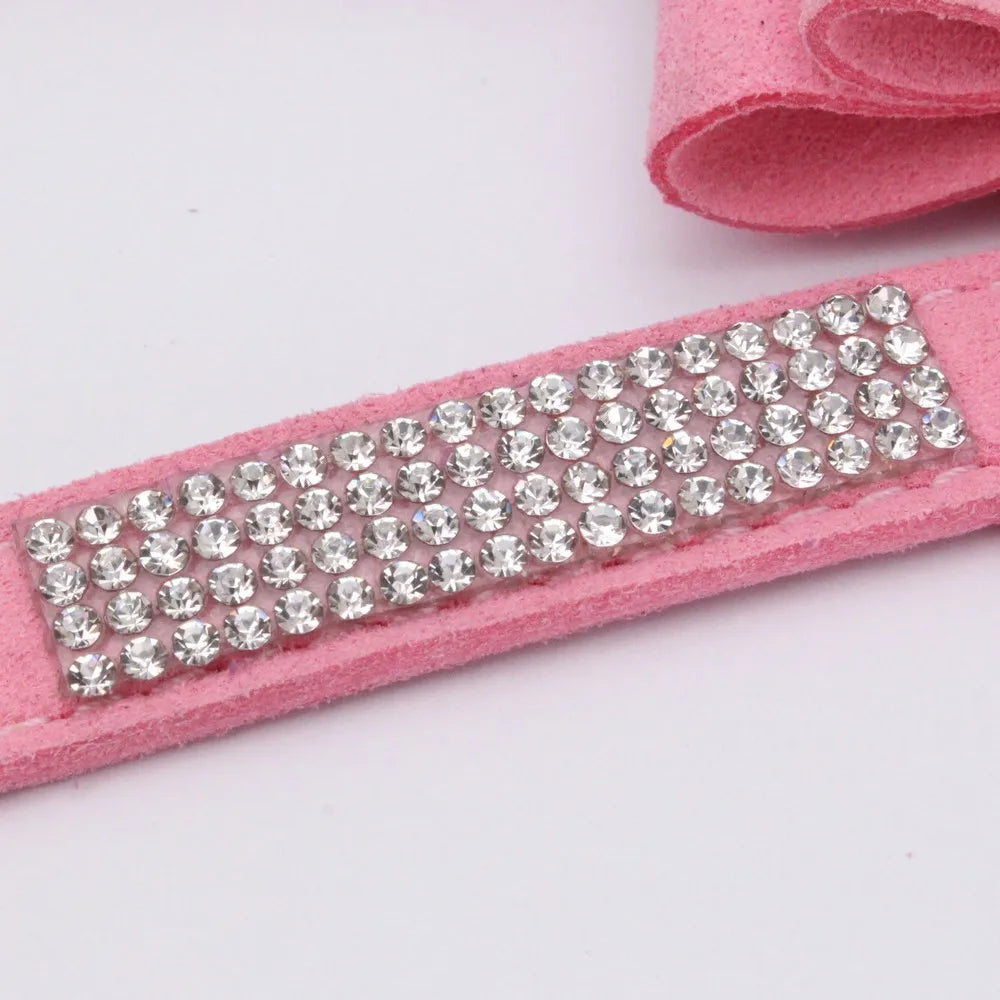 VelvetBow Luxus-Hunde- und Katzengeschirr mit Strass-Fliege