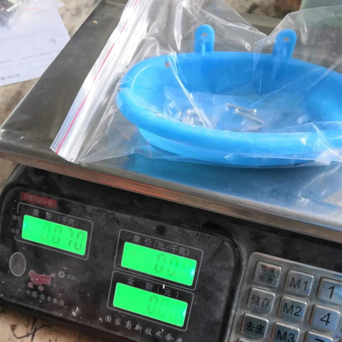 Hängendes Vogelbad aus Kunststoff mit Spiegel – Ø10 cm, für Wellensittiche