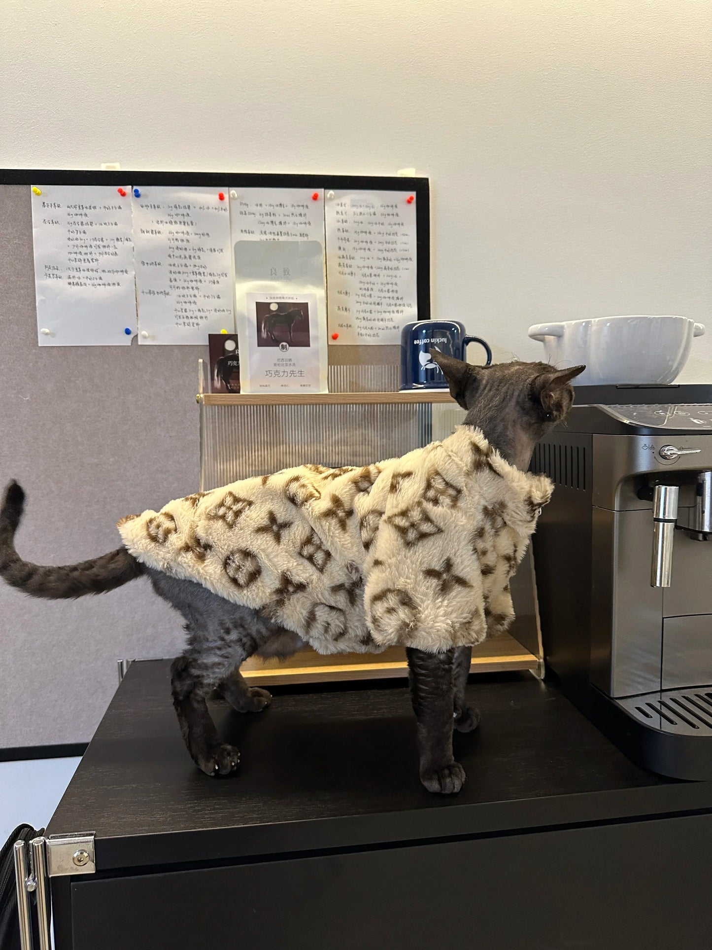 SnugglePaw Luxus-Hunde- und Katzenmantel