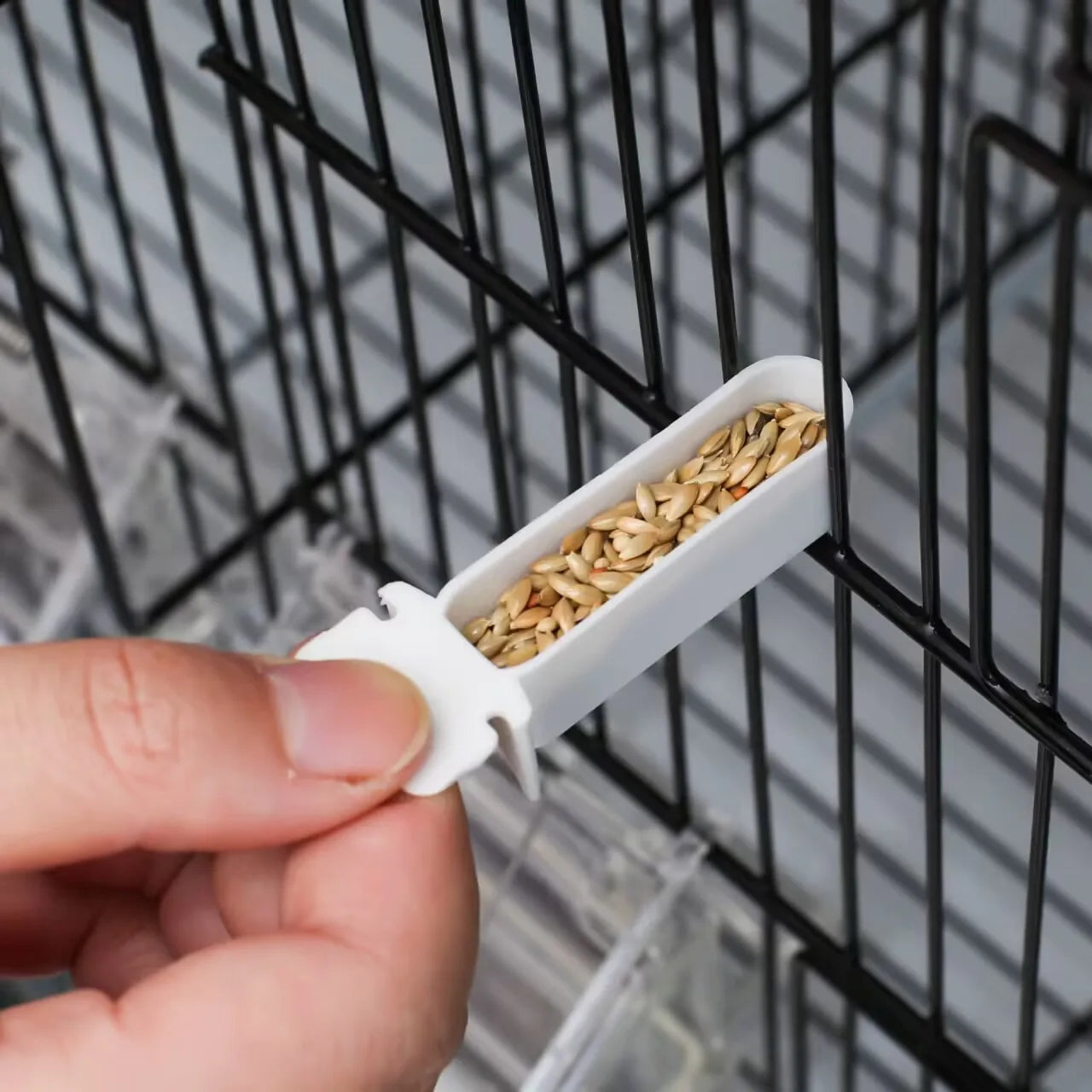 Hängender Vogelfutterspender aus Kunststoff – 4 Stück, für Kanarienvögel und Finken