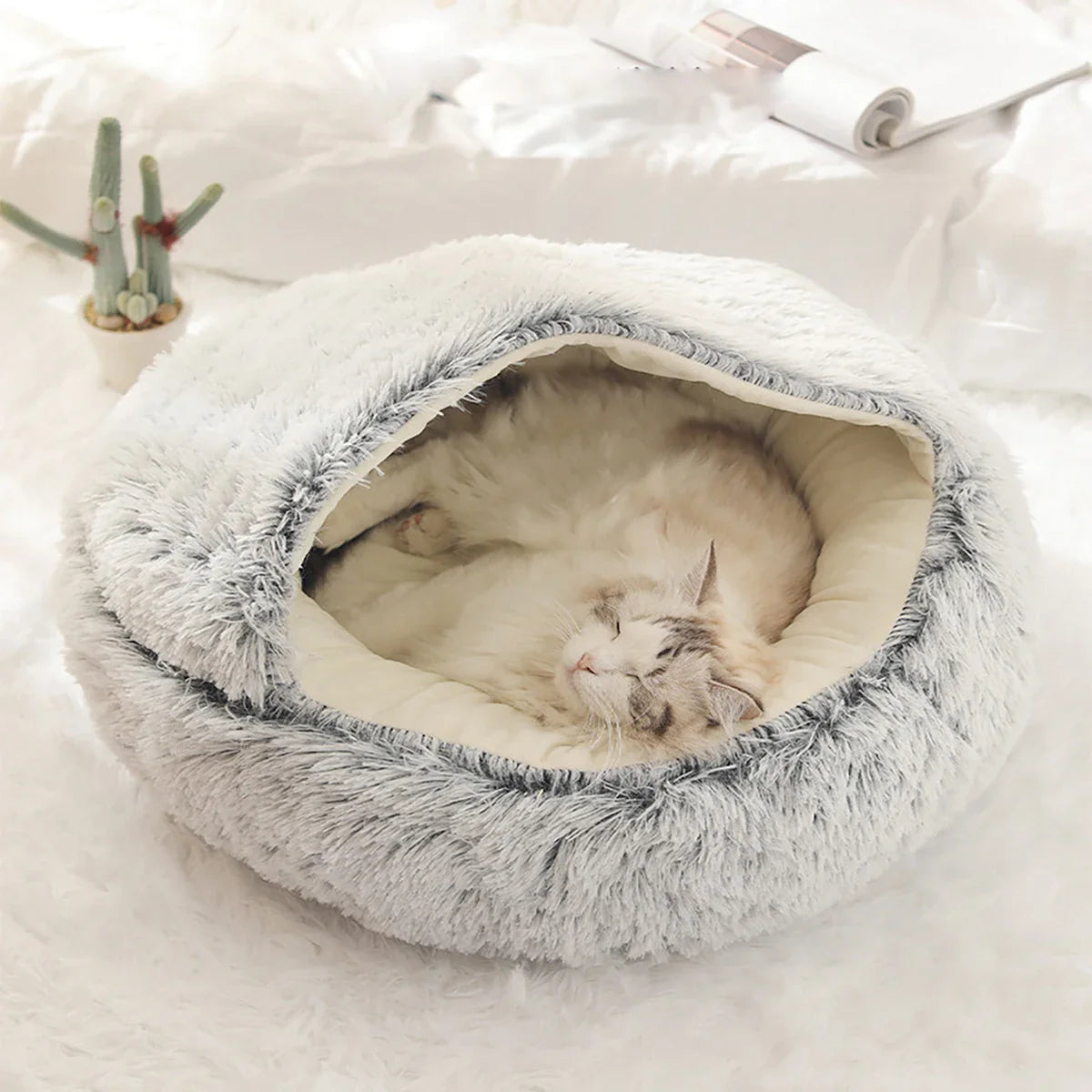 Flauschiges Donut-Katzenbett mit Mütze – weich und warm für kleine Haustiere